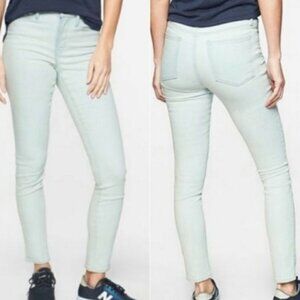 Athleta Sculptek Skinny Crop Jeans Light Blue Glacier Wash Stretchy Cotton Blend